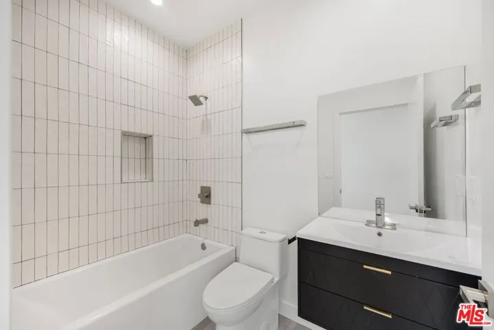 11253 Hatteras Street 3/4, North Hollywood, California 91601 — photo 4