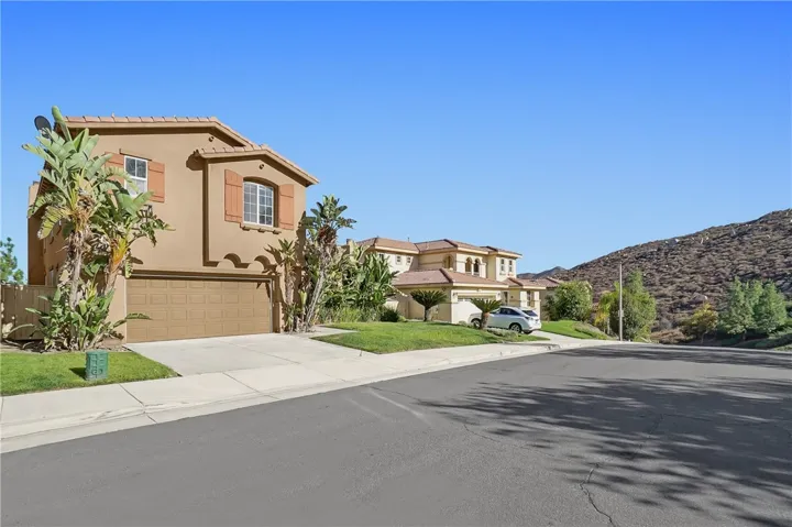 7 Plaza Valenza, Lake Elsinore, California 92532 — photo 4