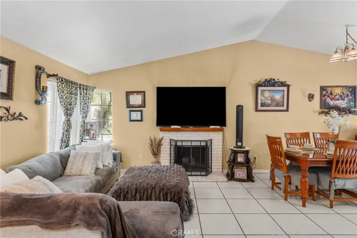 14394 Hillcrest, Fontana, California 92337 — photo 5