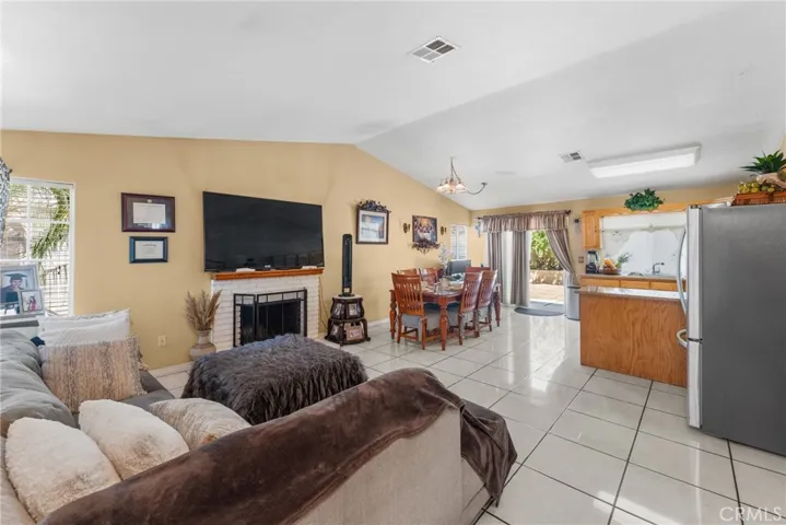 14394 Hillcrest, Fontana, California 92337 — photo 4