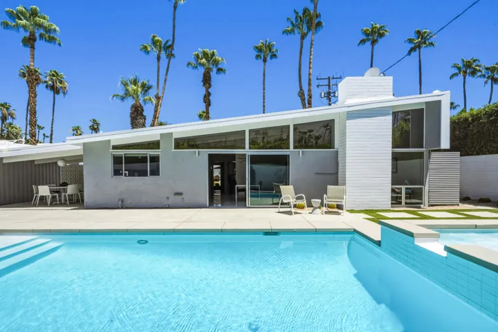Pool to house daylight 152_1877_SOUTHNAV