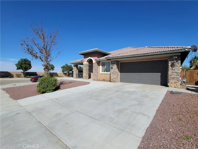 15077 Escalante Court, Victorville, California 92394 — photo 4