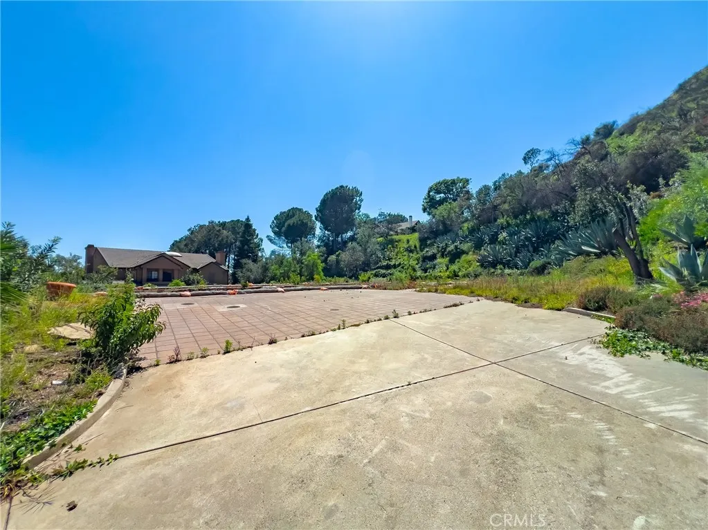 Driveway to lot Driveway to lot
