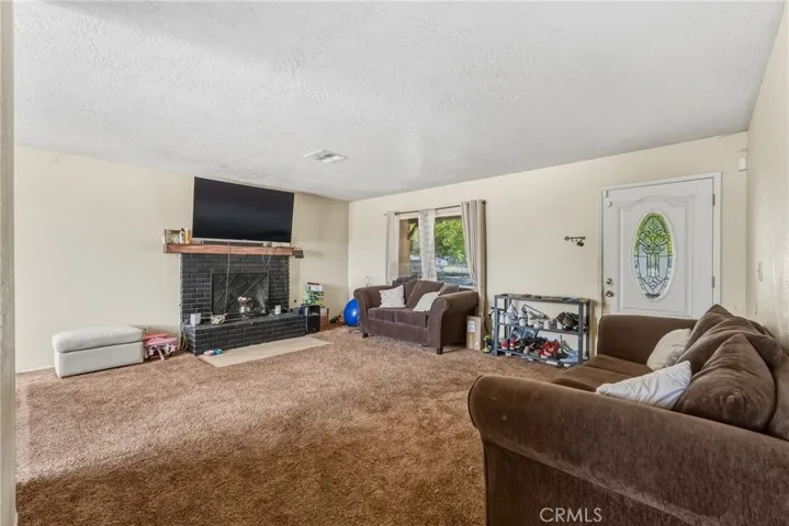 8105 Minstead, Hesperia, California 92345 — photo 4