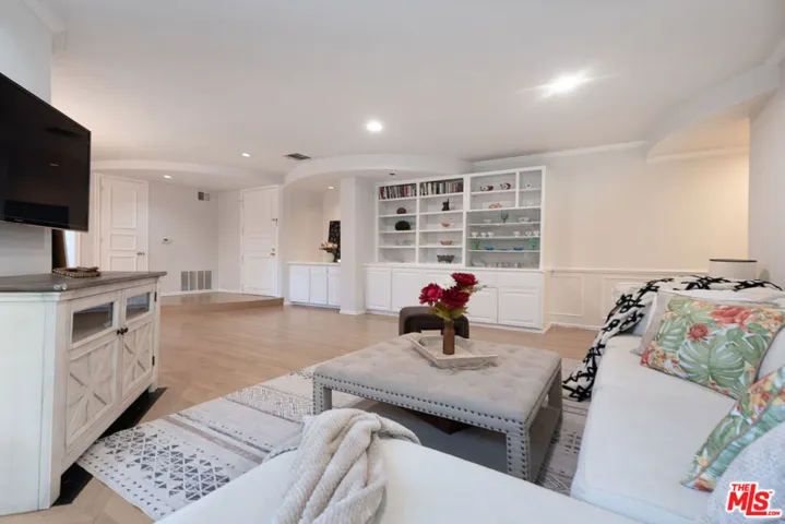 10531 Ashton Avenue 202, Los Angeles, California 90024 — photo 5