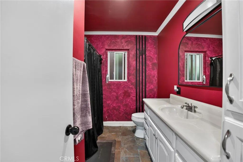 main unit bathroom 2