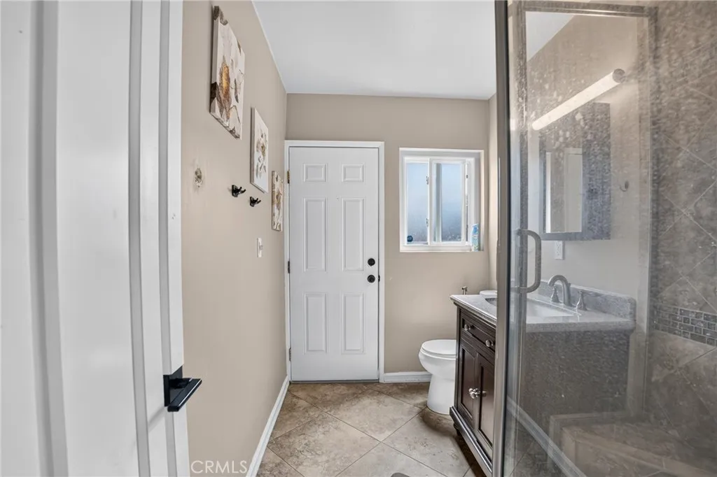 main unit bathroom