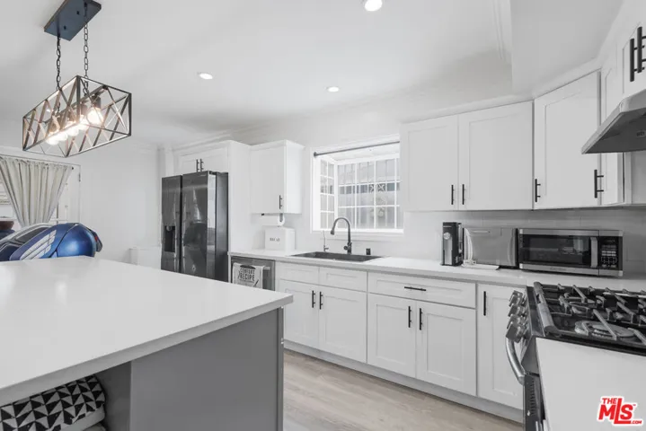 1032 4th Avenue, Los Angeles, California 90019 — photo 4