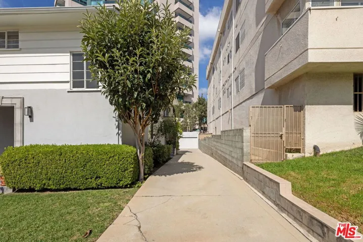10481 Ashton Avenue, Los Angeles, California 90024 — photo 4