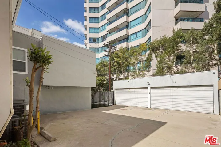 10481 Ashton Avenue, Los Angeles, California 90024 — photo 5