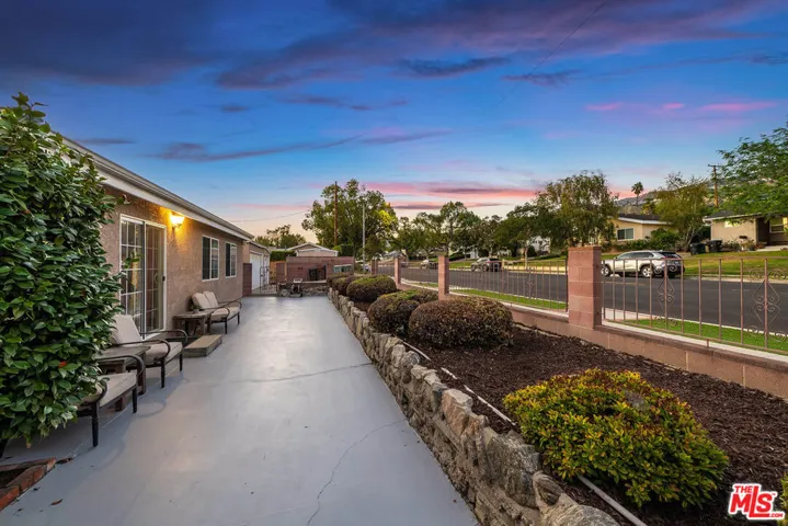 537 Stanford Road, Burbank, California 91504 — photo 5