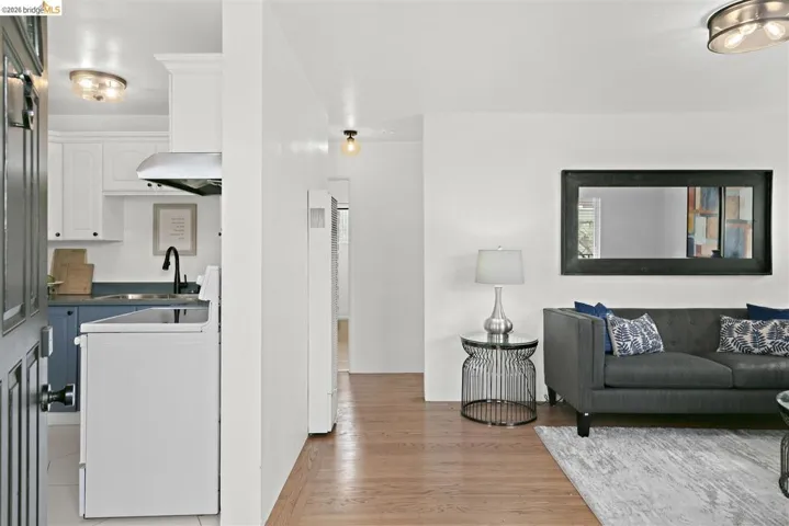 8 Whitmore Pl, Oakland, California 94611 — photo 4