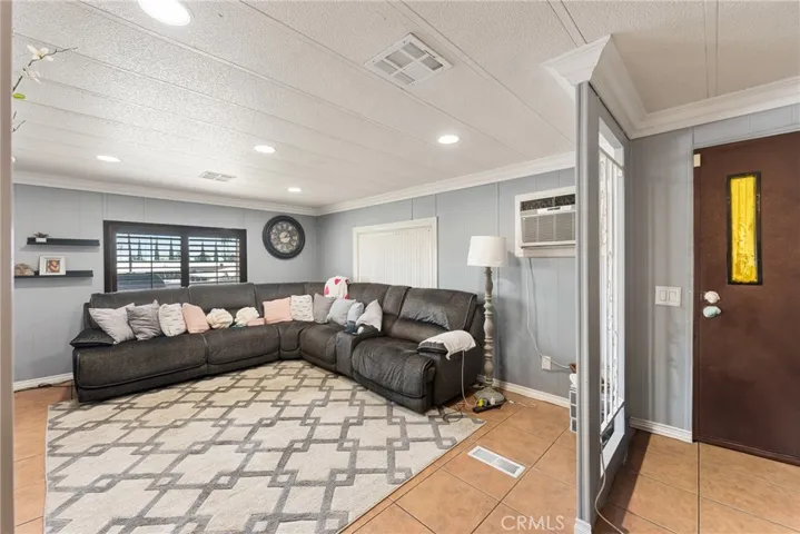 1025 S Riverside Avenue 121, Rialto, California 92376 — photo 4