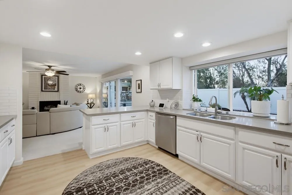 Completely remodeled gourmet kitchen! Completely remodeled gourmet kitchen!