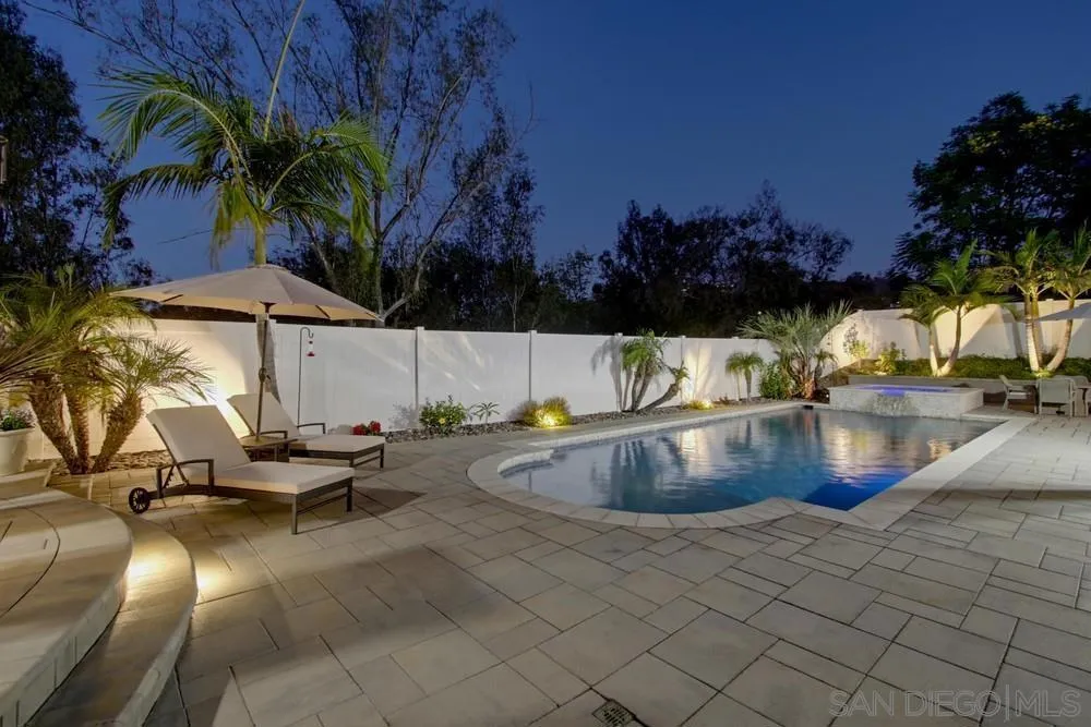 Plenty of room to entertain, kid play, and pets! Plenty of room to entertain, kid play, and pets!