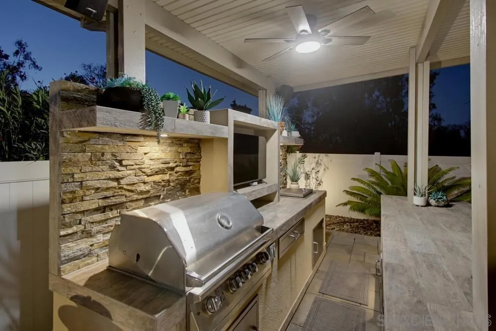 Built-in BBQ! Built-in BBQ!