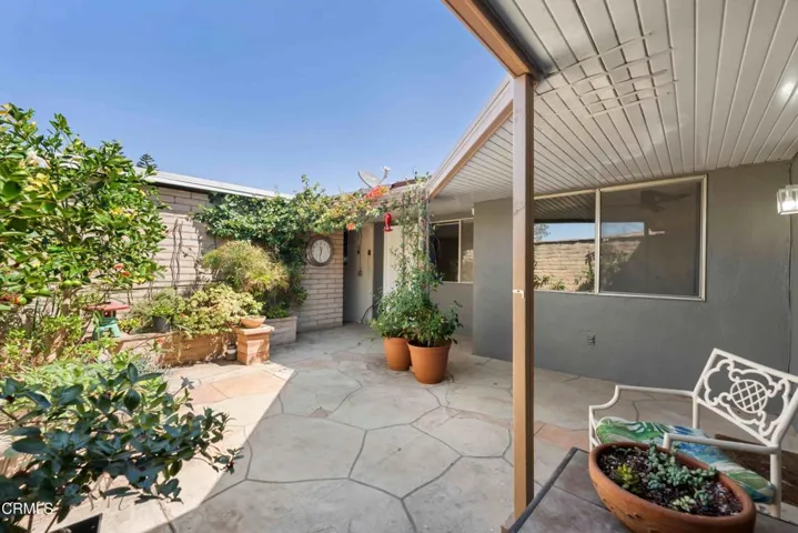 Patio & garden - 131 E Alta Grn