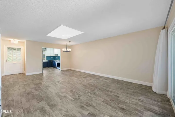 Living & dining room - 131 E Alta Grn