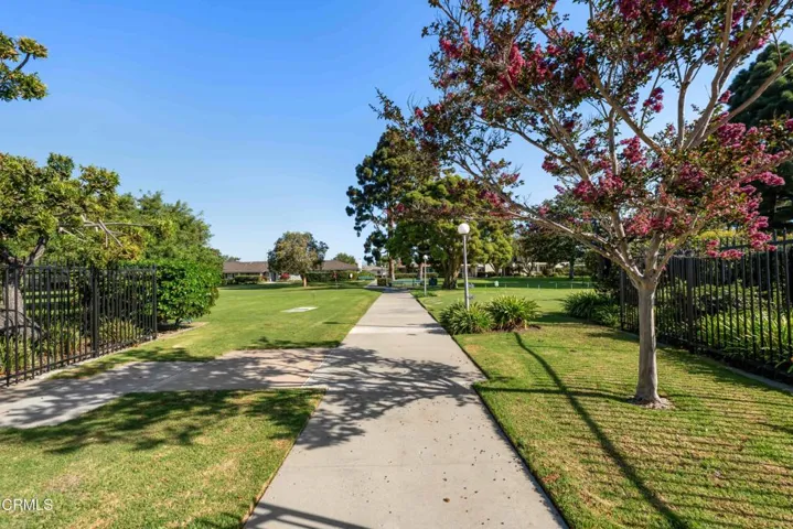 Community walkway - 131 E Alta Grn