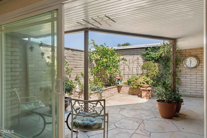 Patio & garden - 131 E Alta Grn