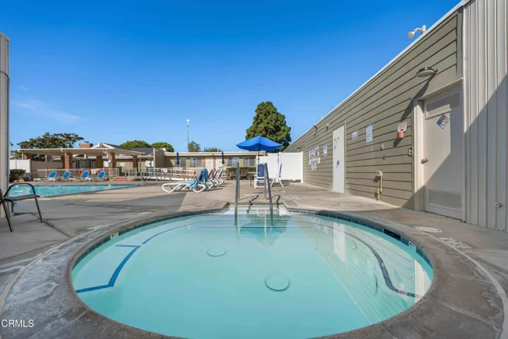 Community spa & pool - 131 E Alta Grn