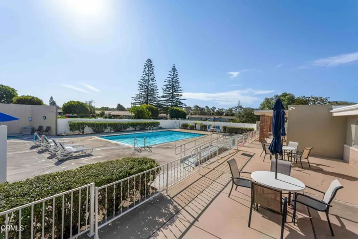 Community pool & patio - 131 E Alta Grn