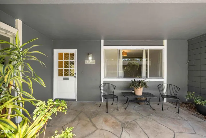 Entry - 131 E Alta Grn