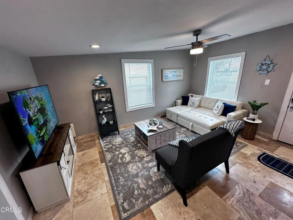 Family Room 2c Family Room 2c