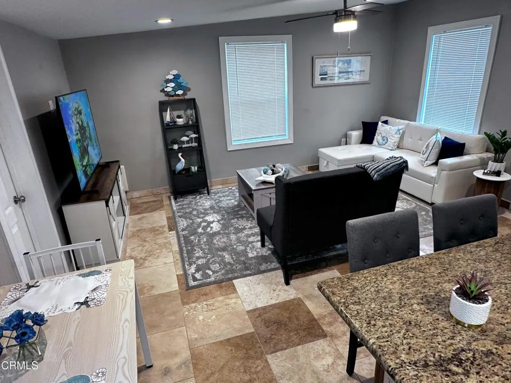 Family Room 2g Family Room 2g