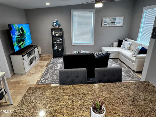 Family Room 2j