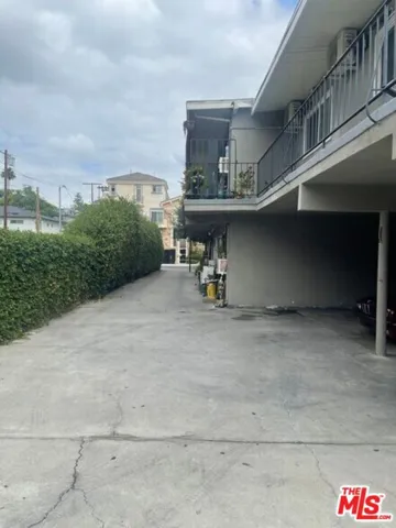 11324 Huston Street 9, North Hollywood, California 91601 — photo 5