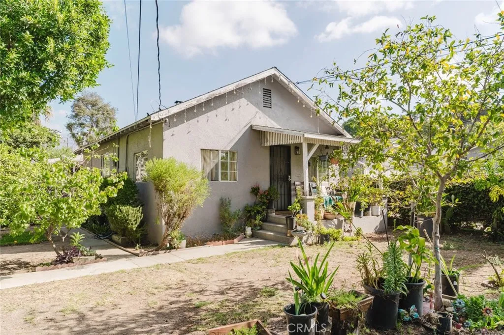 237 Del Monte St