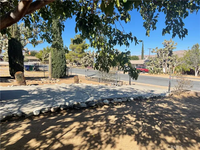 56433 Anaconda, Yucca Valley, California 92284 — photo 4
