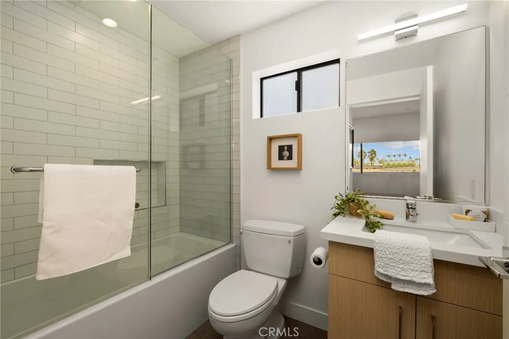 Guest Bathroom 2