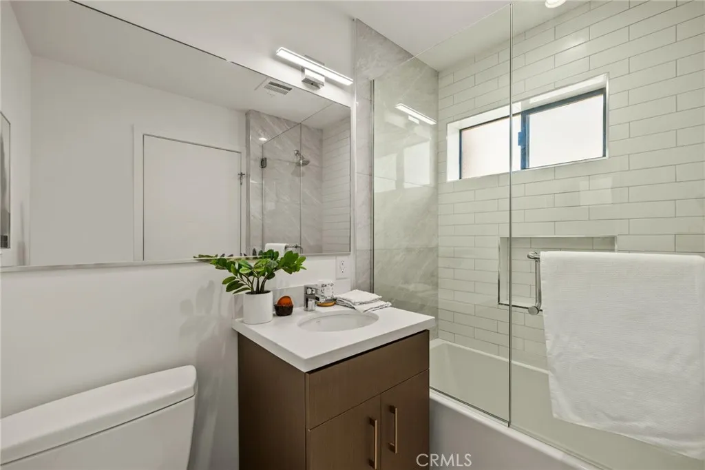 Guest Bathroom 3