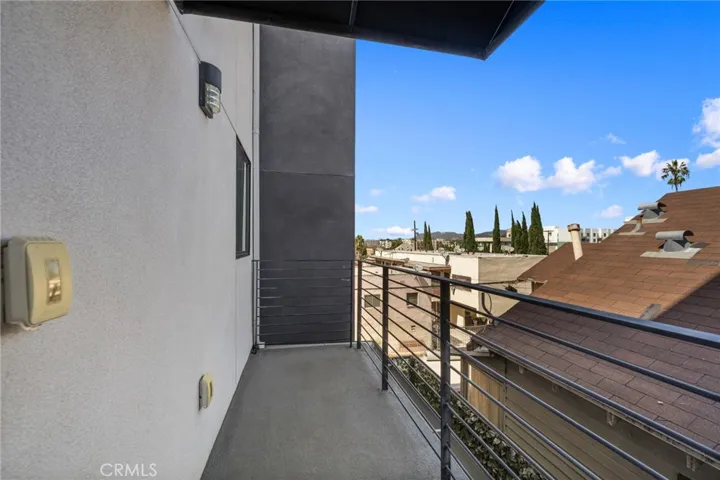 Entertainment Level Balcony