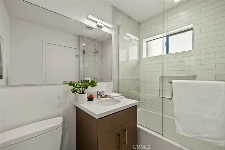 Guest Bathroom 3