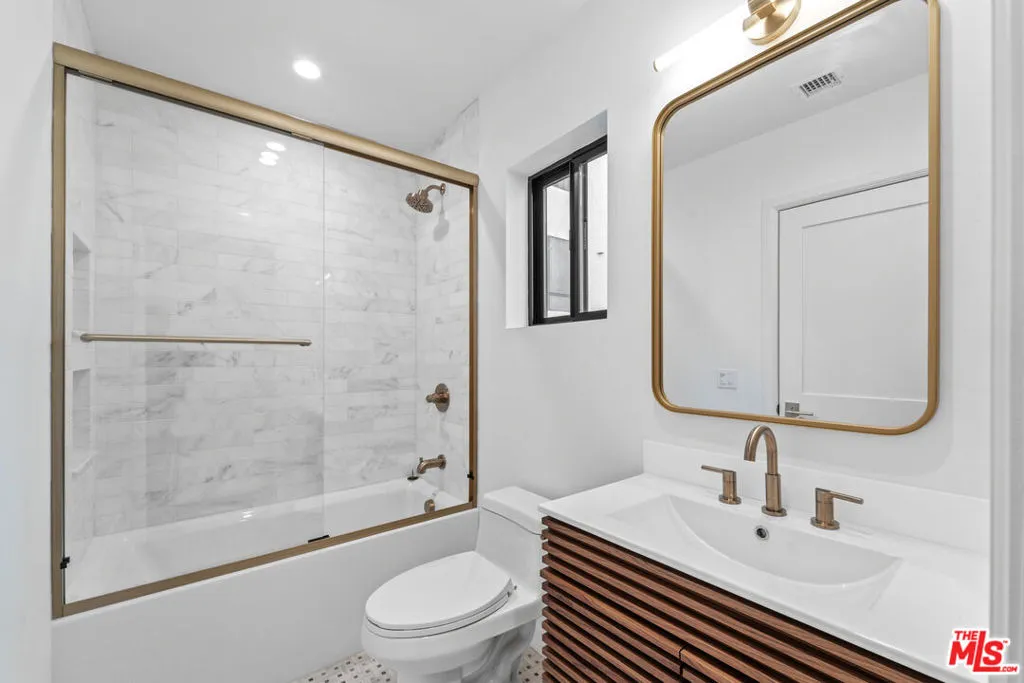 Master Bathroom Master Bathroom