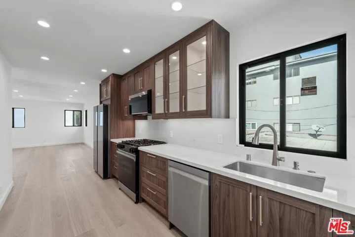 160 N Almont Drive A, Beverly Hills, California 90211 — photo 4