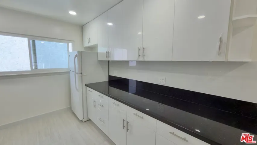 15207 Dickens Street 5, Sherman Oaks, California 91403 — photo 4
