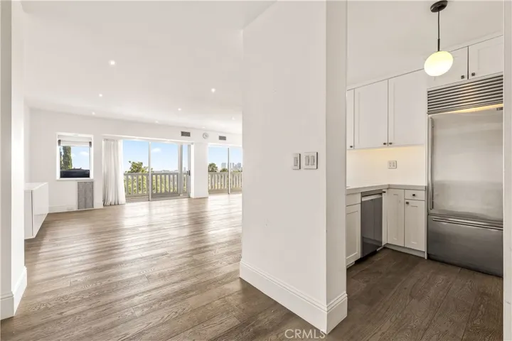 999 N Doheny 310, West Hollywood, California 90069 — photo 4