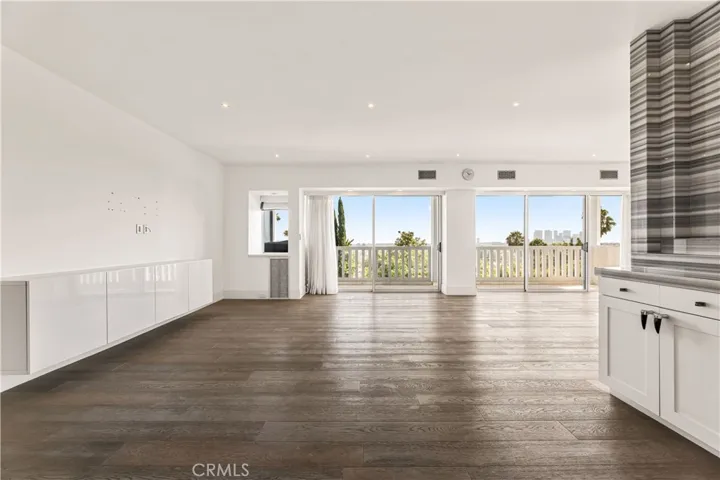 999 N Doheny 310, West Hollywood, California 90069 — photo 5