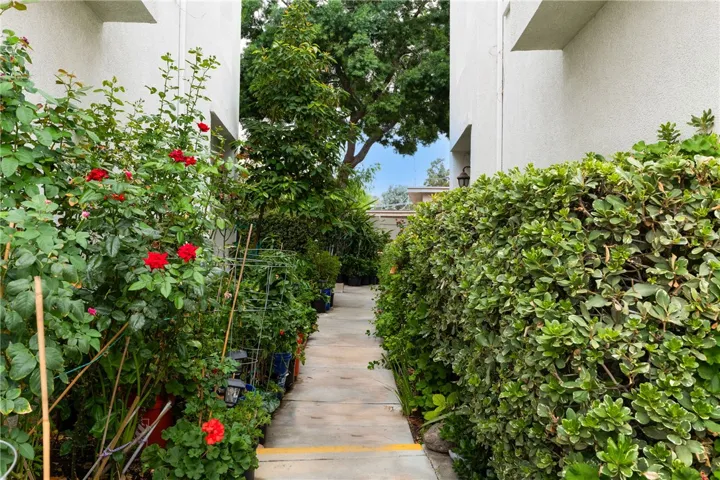28024 Catherine, Canyon Country, California 91351 — photo 4