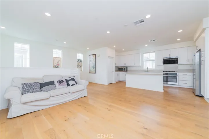 8255 Garden Park, Chino, California 91708 — photo 4
