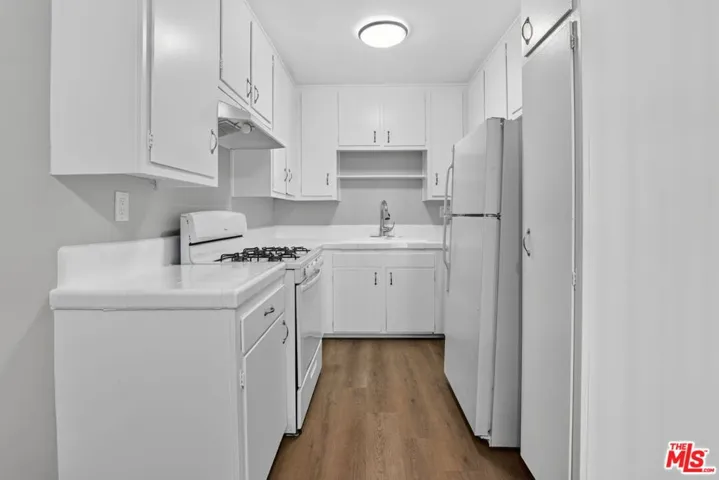 5361 Russell Avenue 218, Los Angeles, California 90027 — photo 4