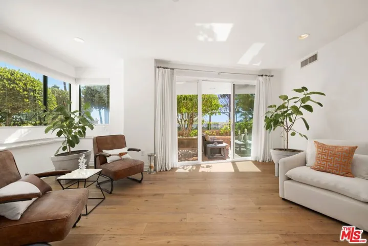 951 Ocean Avenue 102, Santa Monica, California 90403 — photo 4
