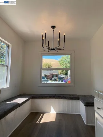 Eat-in kitchen