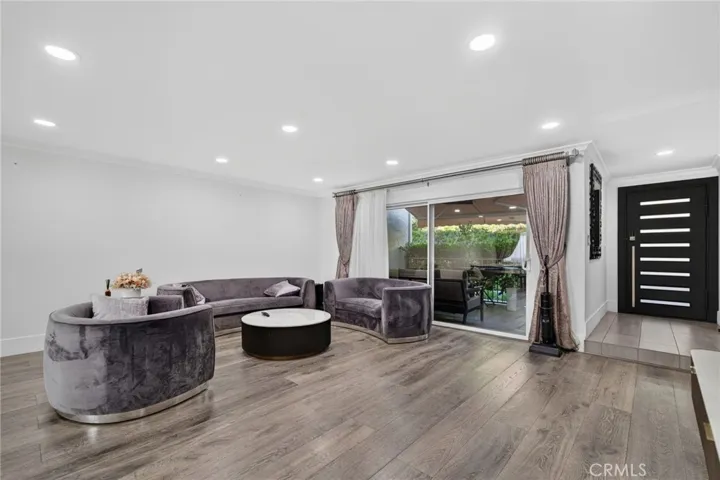 9529 Via Salerno, Burbank, California 91504 — photo 5