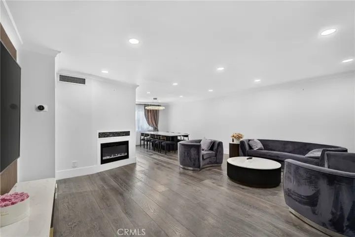 9529 Via Salerno, Burbank, California 91504 — photo 4