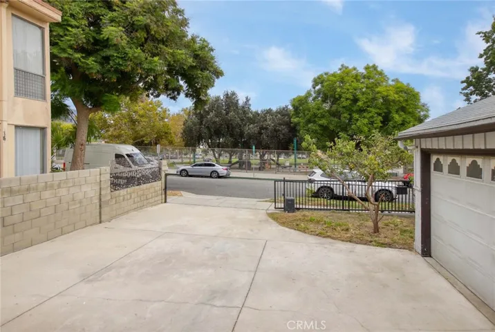 729 E Providencia, Burbank, California 91501 — photo 5
